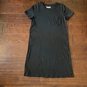 Madewell black t-shirt dress with pocket on chest casual little black dress